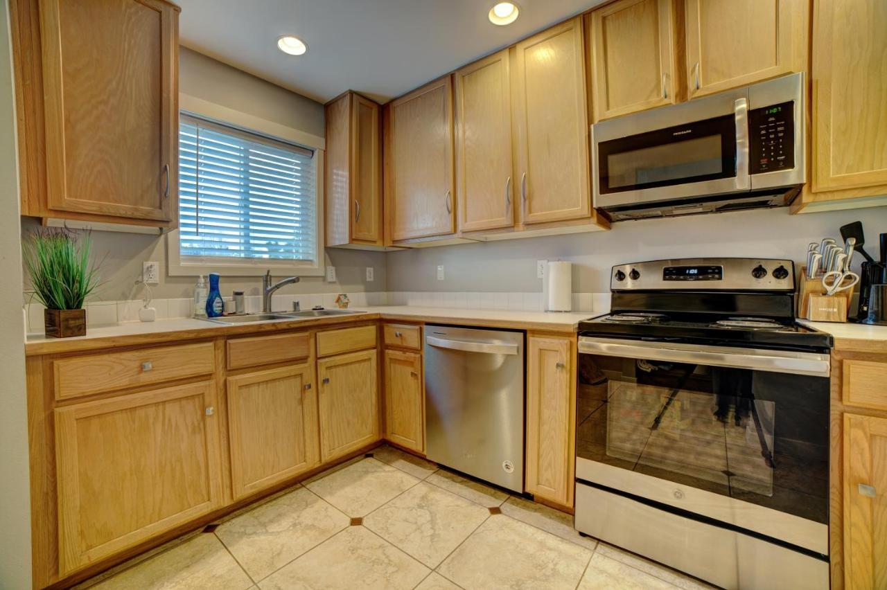 Cozy 2 Bedroom Townhouse In Northgate Сиатъл Екстериор снимка